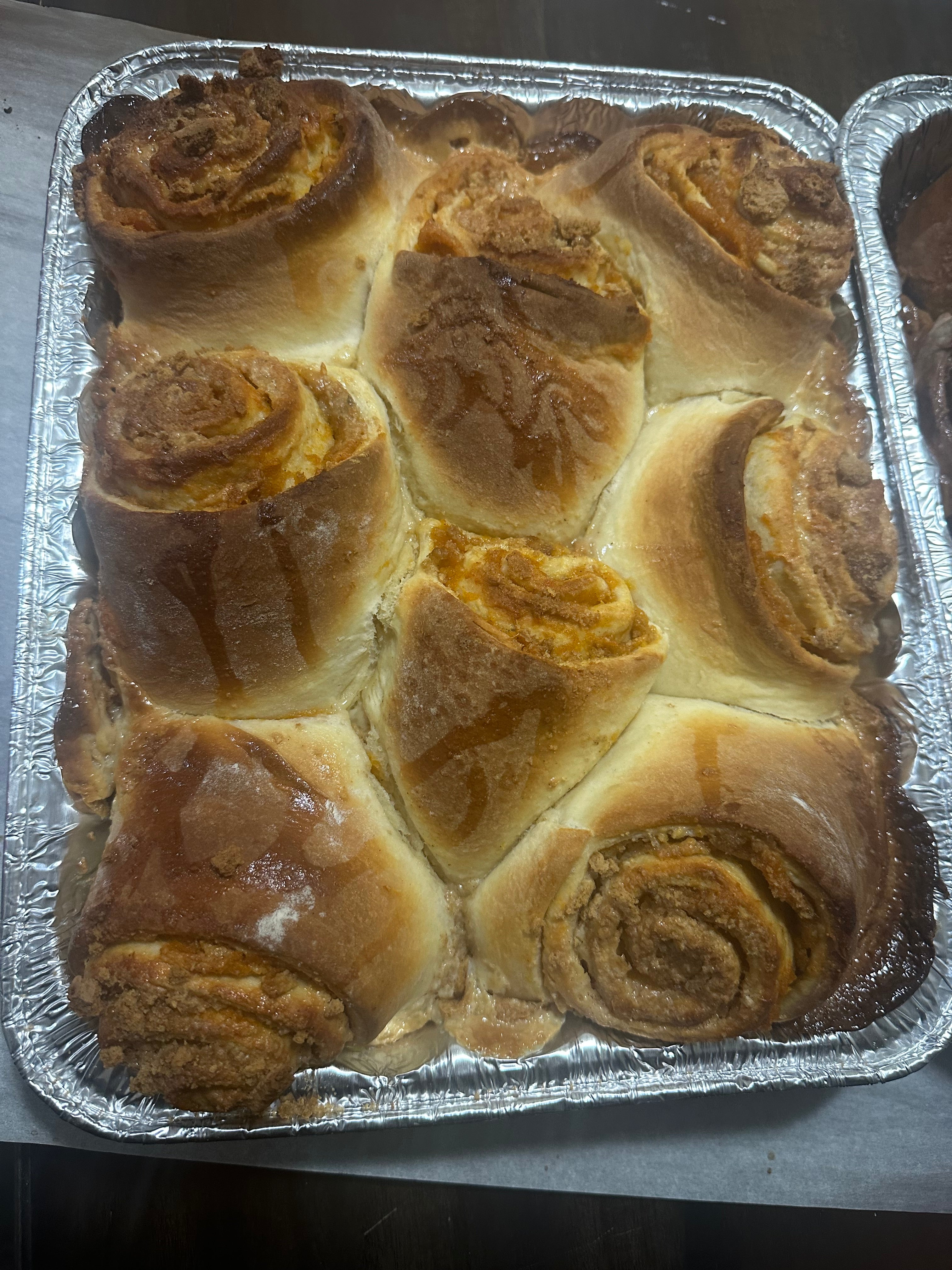 Half a pan (4 rolls)